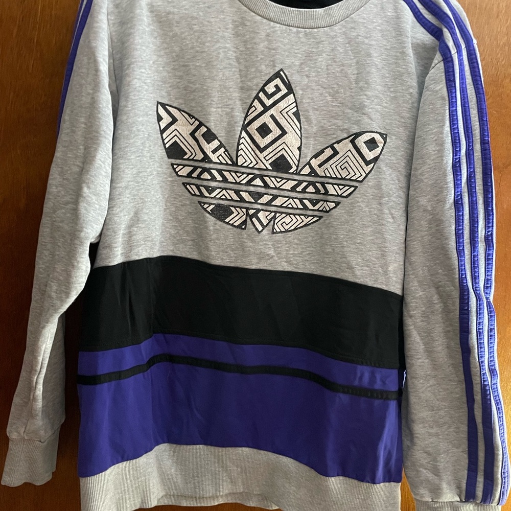 Adidas vintage crew neck size large